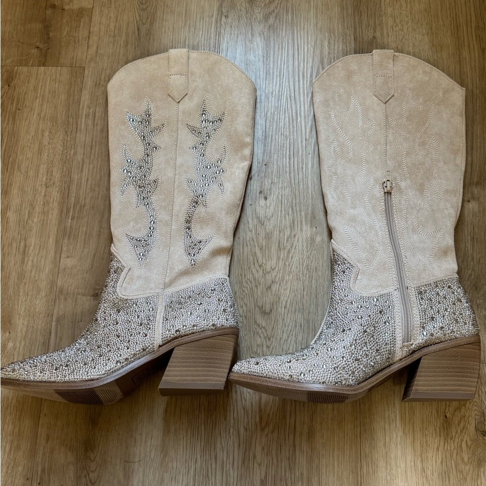 Elegant Beige Western Boots with Rhinestone Detailing